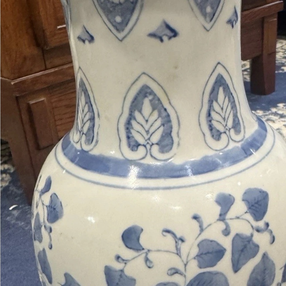 Blue and White Floral Vase - Picture 6 of 6